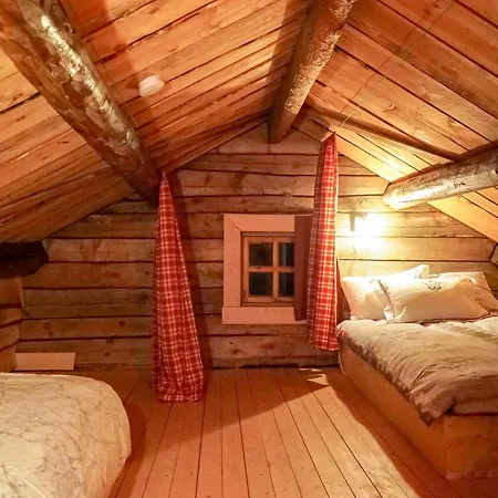 Husky Farm Traditional House At Offtrack Experience