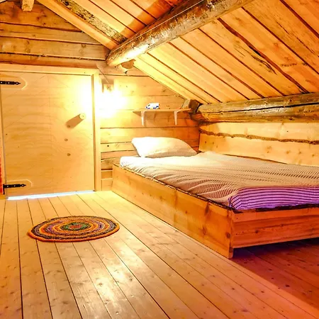 Husky Farm Traditional House At Offtrack Experience *