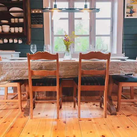 Husky Farm Traditional House At Offtrack Experience Feriehus Overbygd